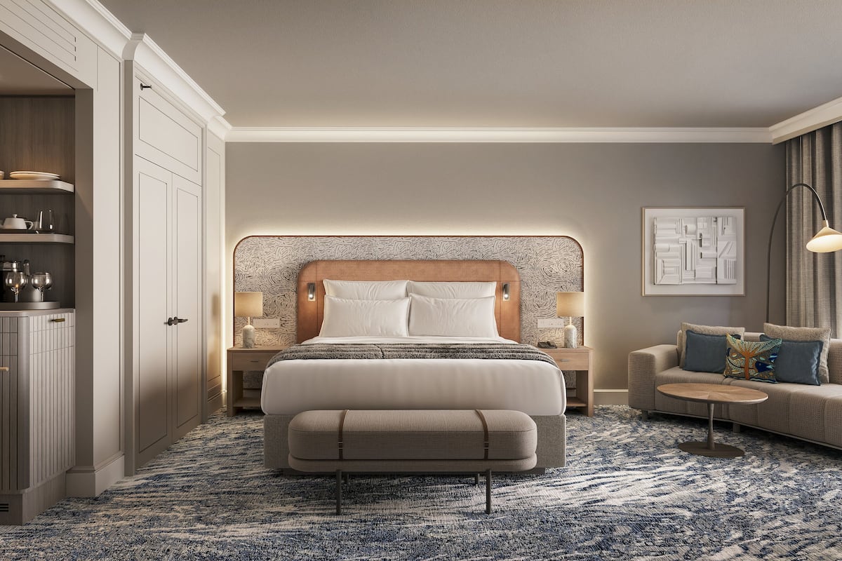 Minibar, odada kasa, masa, dizüstü bilgisayar çalışma alanı