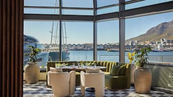 3 restaurants, breakfast served