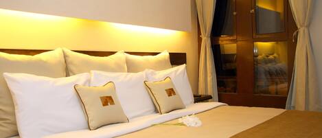 Superior-Zimmer, 1 Queen-Bett | Zimmersafe, kostenlose Babybetten, kostenloses WLAN