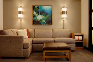 Premium bedding, in-room safe, desk, laptop workspace