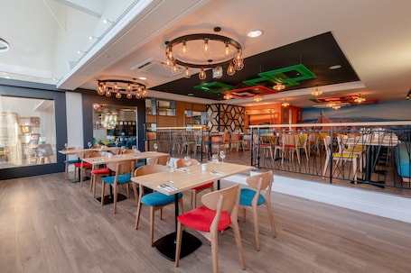 Café da manhã, almoço e jantar; culinária italiana . Holiday Inn Leicester - Wigston by IHG