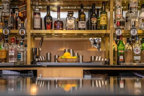 Serves breakfast, lunch and dinner - Holiday Inn Leicester - Wigston by IHG (Wigston)