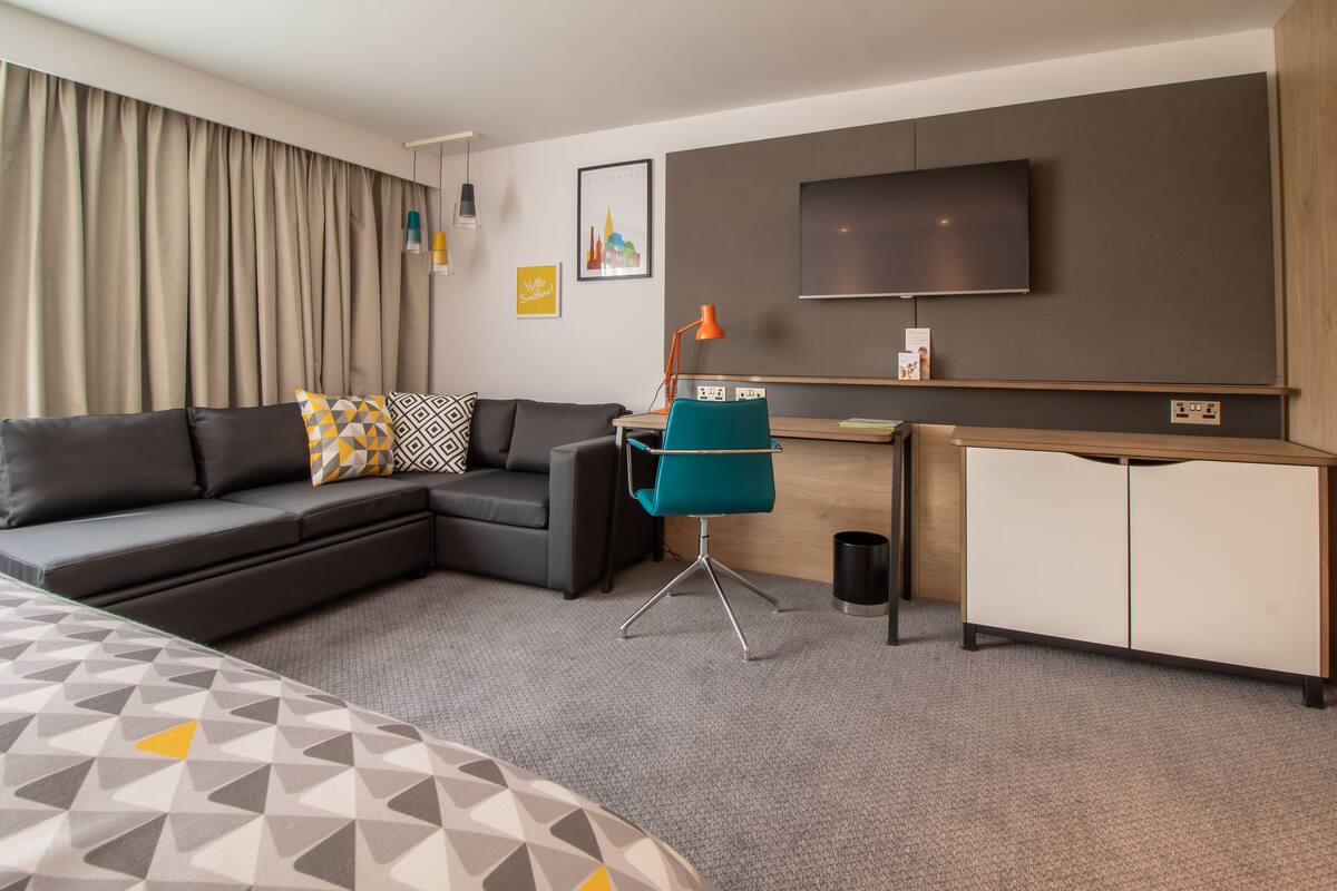 premium room, 1 king bed | 1 bedroom, hypo-allergenic bedding, in-room safe, individually decorated