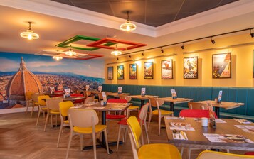 Se sirven desayunos, almuerzos, cenas y cocina italiana 