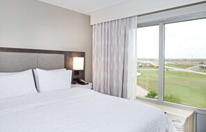 1 bedroom, premium bedding, in-room safe, desk