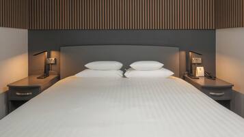 Standard Room, 1 Double Bed, Non Smoking | Desk, blackout drapes, iron/ironing board, cribs/infant beds