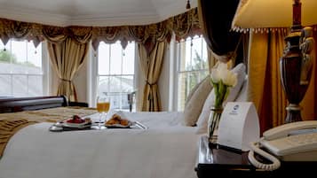 Superior Room, 1 Queen Bed, Non Smoking | Desk, blackout drapes, iron/ironing board, cribs/infant beds