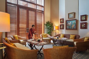 Lobby sitting area - The Dharmawangsa Jakarta (Jakarta)