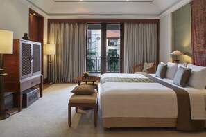 Phòng Suite, 1 giường cỡ king (Dharmawangsa Suite) | Bộ đồ giường kháng dị ứng, minibar, két bảo mật tại phòng, bàn 