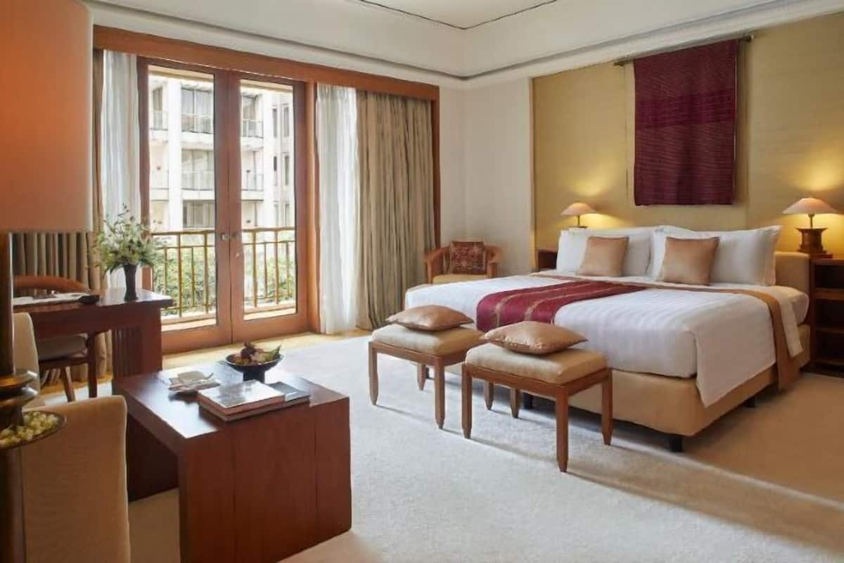 1 bedroom, hypo-allergenic bedding, minibar, in-room safe