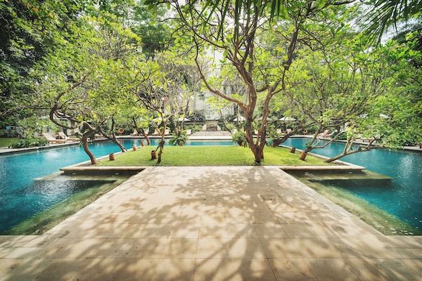 Innendørsbasseng og utendørsbasseng