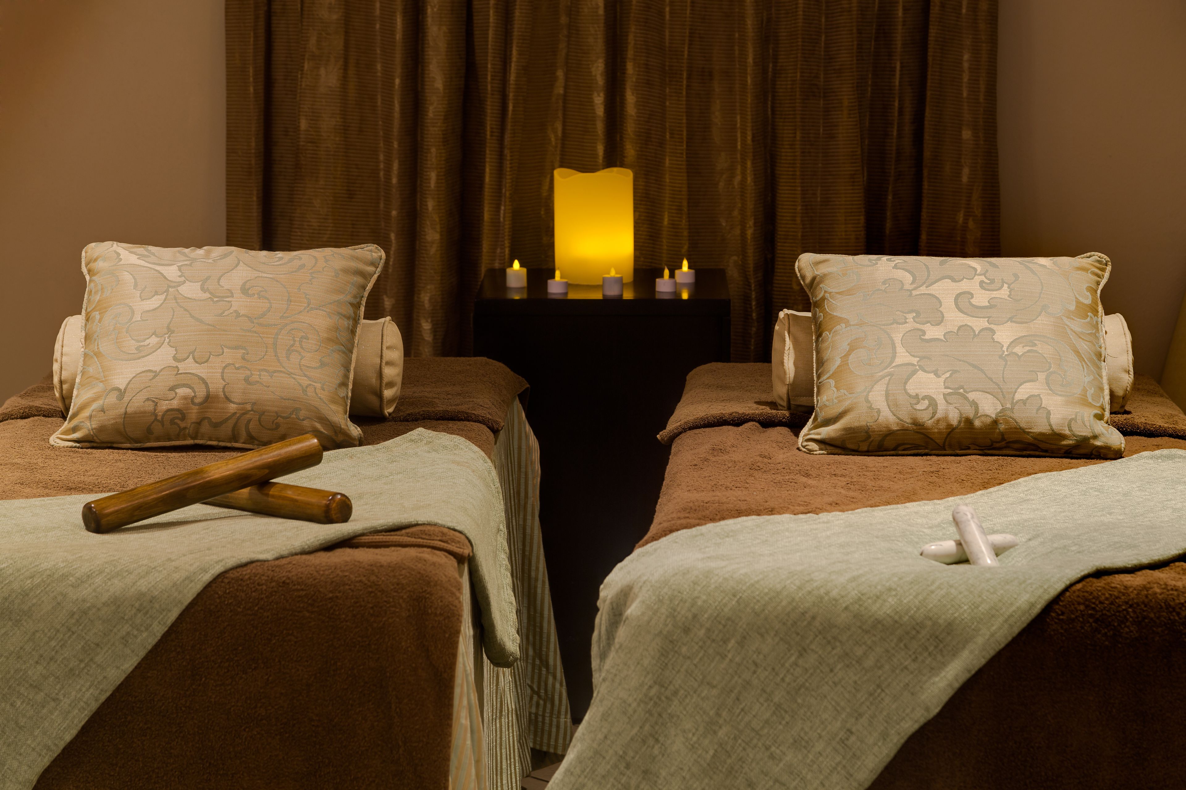 couples treatment room(s), hot tub, steam room, body treatments