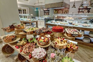 2 restaurants, breakfast served - Mount Grace Hotel & Spa (Magaliesberg)