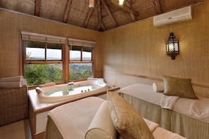 Couples treatment room(s), hot tub, steam room, body treatments
