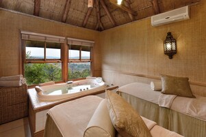 Couples treatment rooms, hot tub, steam room, body treatments