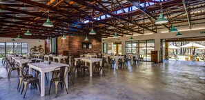 2 restaurants; breakfast, lunch, and dinner served - Mount Grace Hotel & Spa (Magaliesberg)