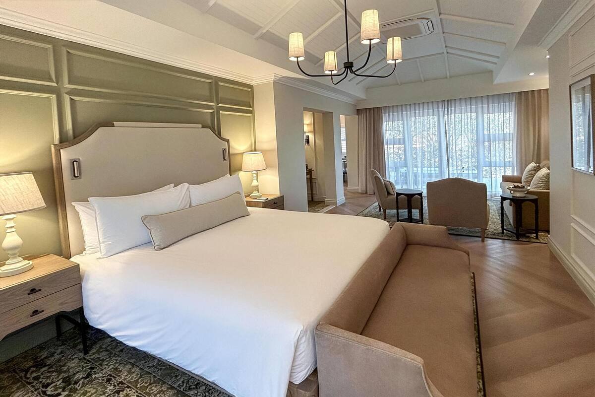 Suite | 1 dormitorio, minibar, caja fuerte y escritorio