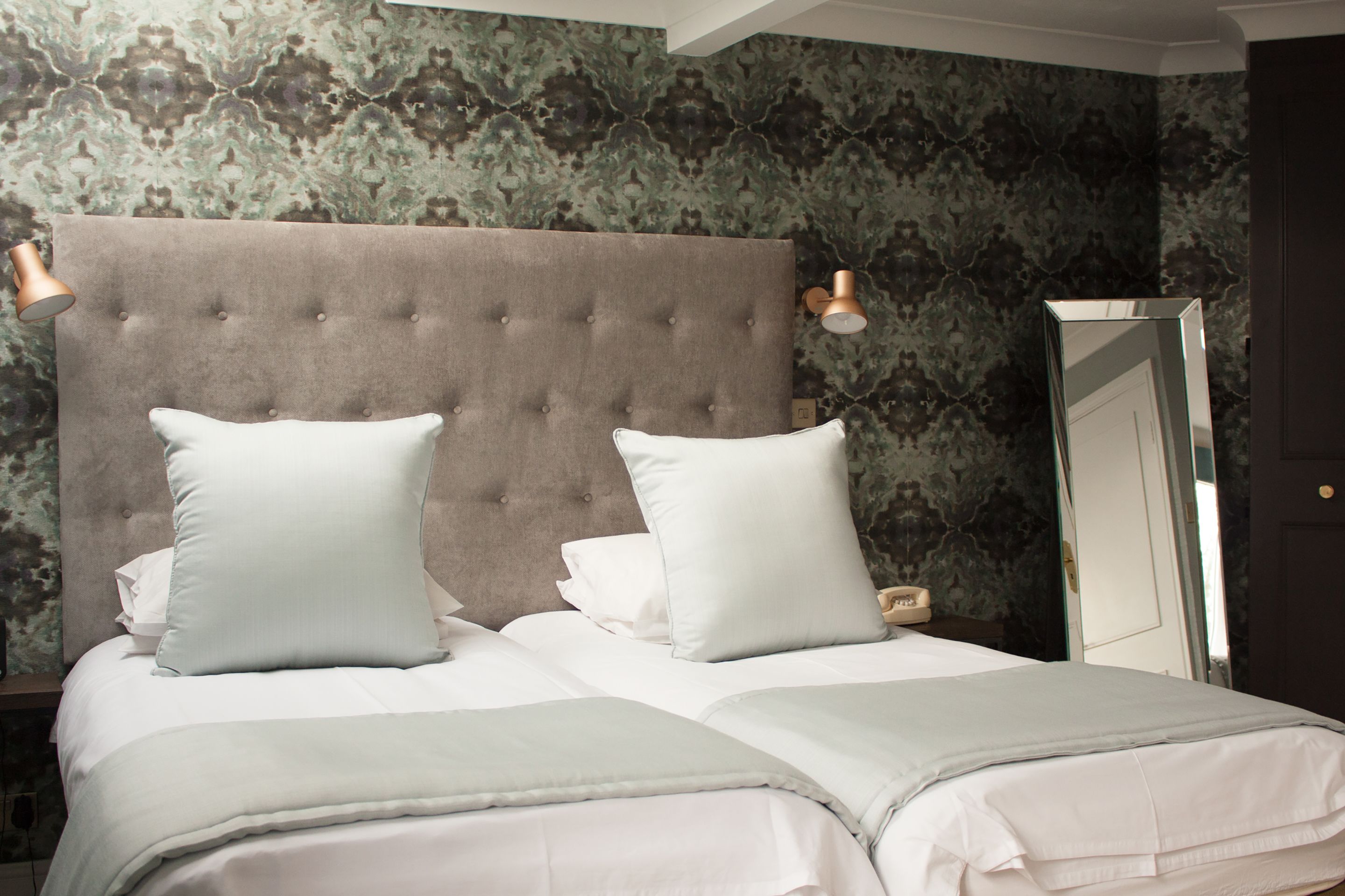 classic double or twin room | in-room safe, individually decorated, individually furnished, desk