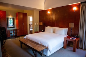 Suite | 1 bedroom, premium bedding, minibar, in-room safe