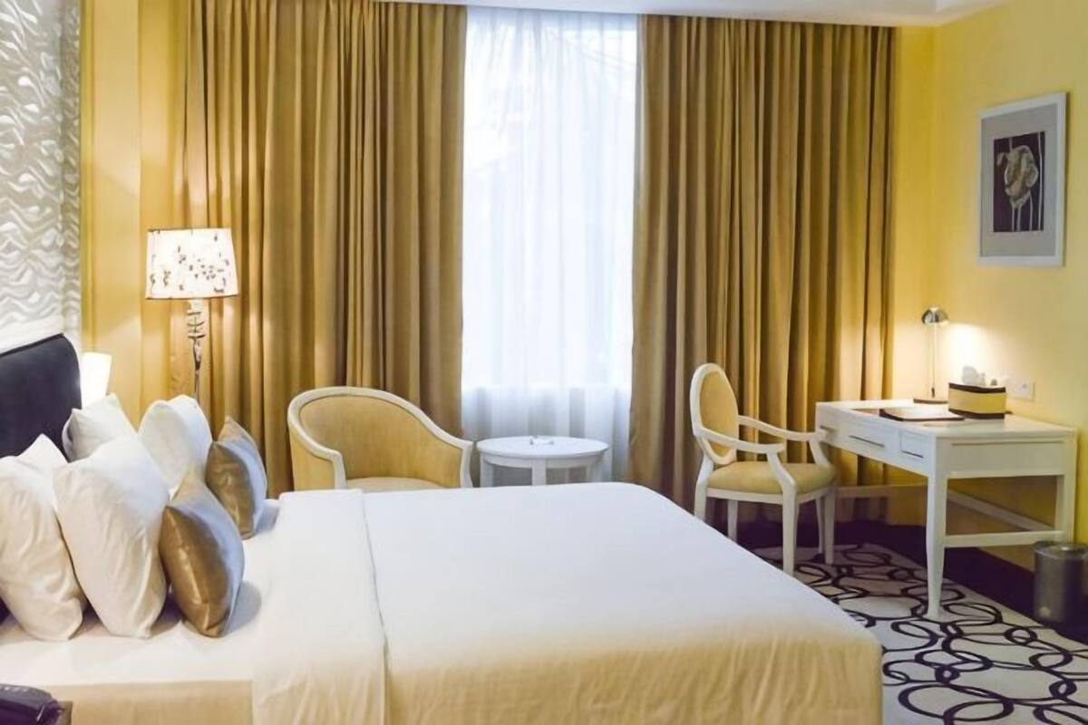 Premium bedding, minibar, in-room safe, desk