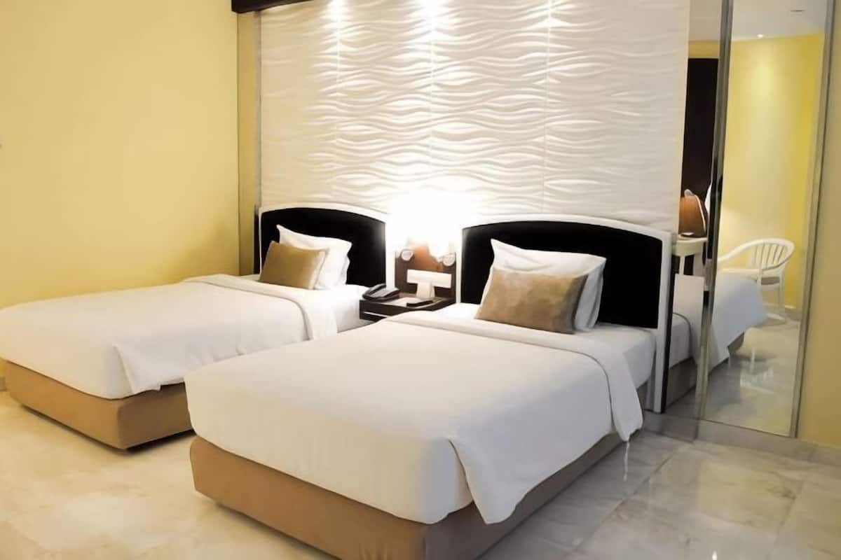 Ropa de cama de alta calidad, minibar, caja fuerte y escritorio