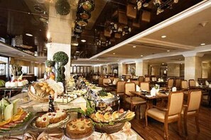 Restaurant - Hotel New Saphir Yogyakarta (Yogyakarta)