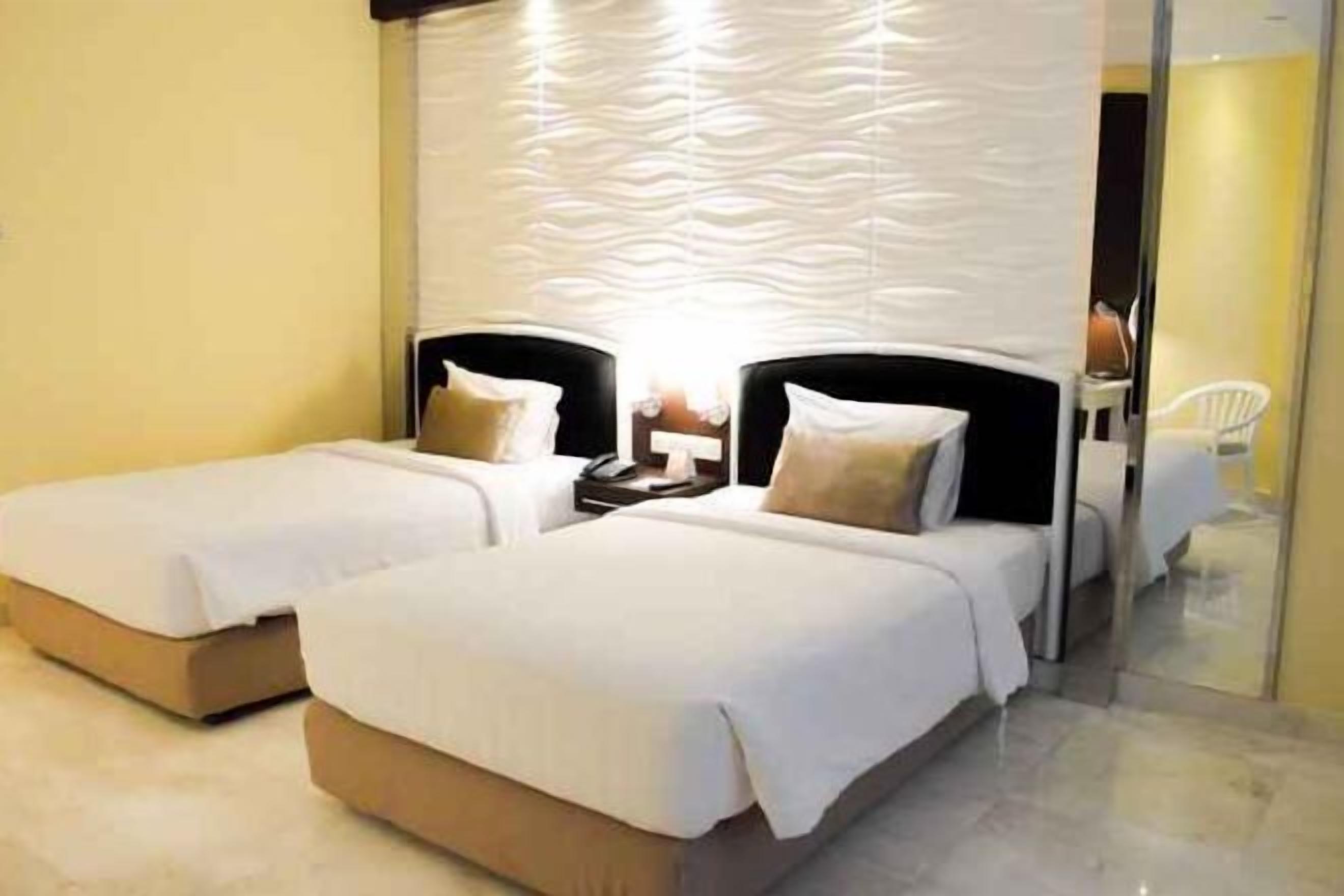 Sengetøy av topp kvalitet, minibar, safe på rommet og skrivebord