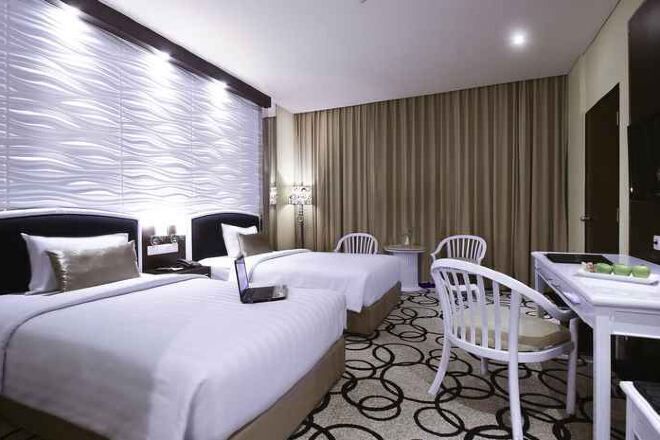 Premium bedding, minibar, in-room safe, desk