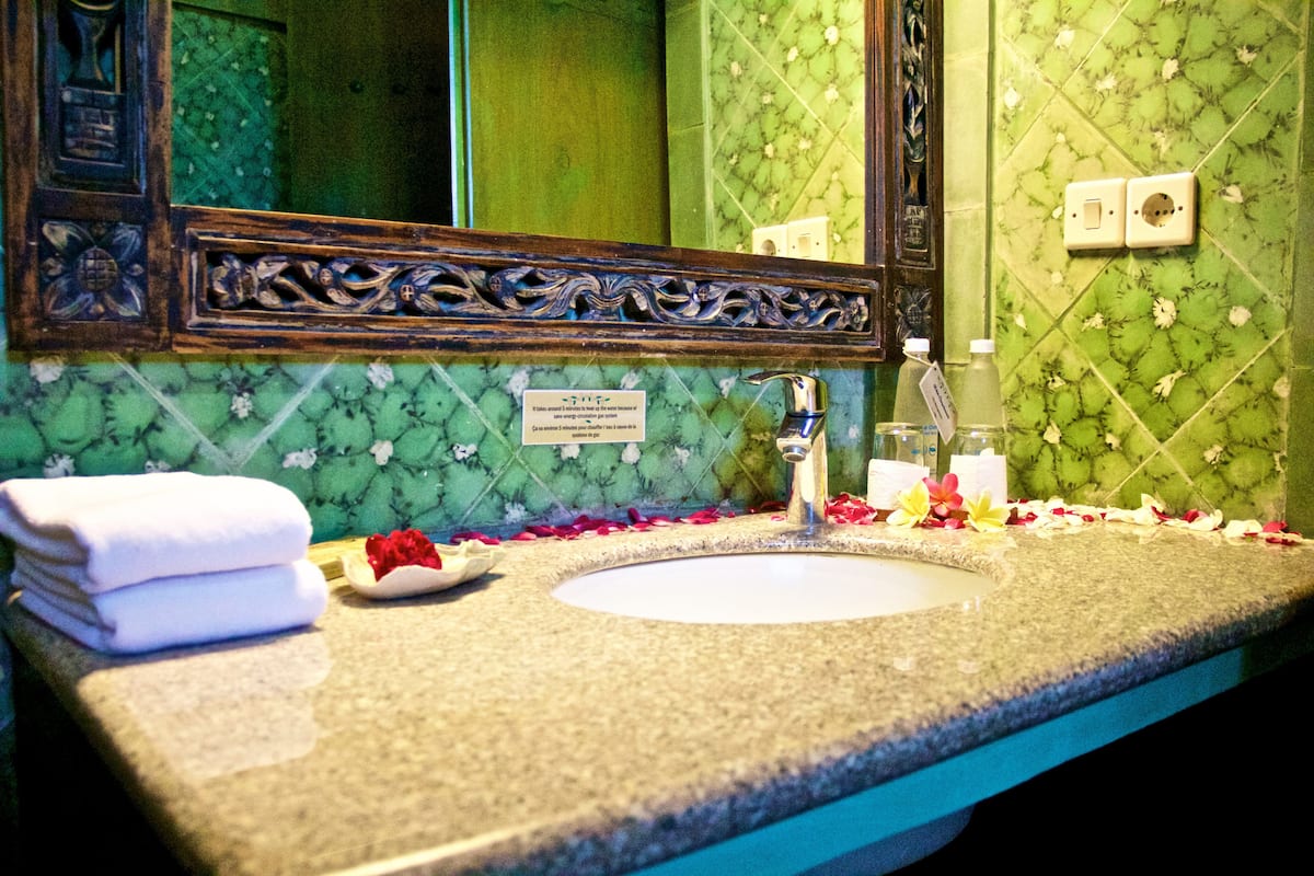 deluxe room, 1 bedroom | bathroom sink