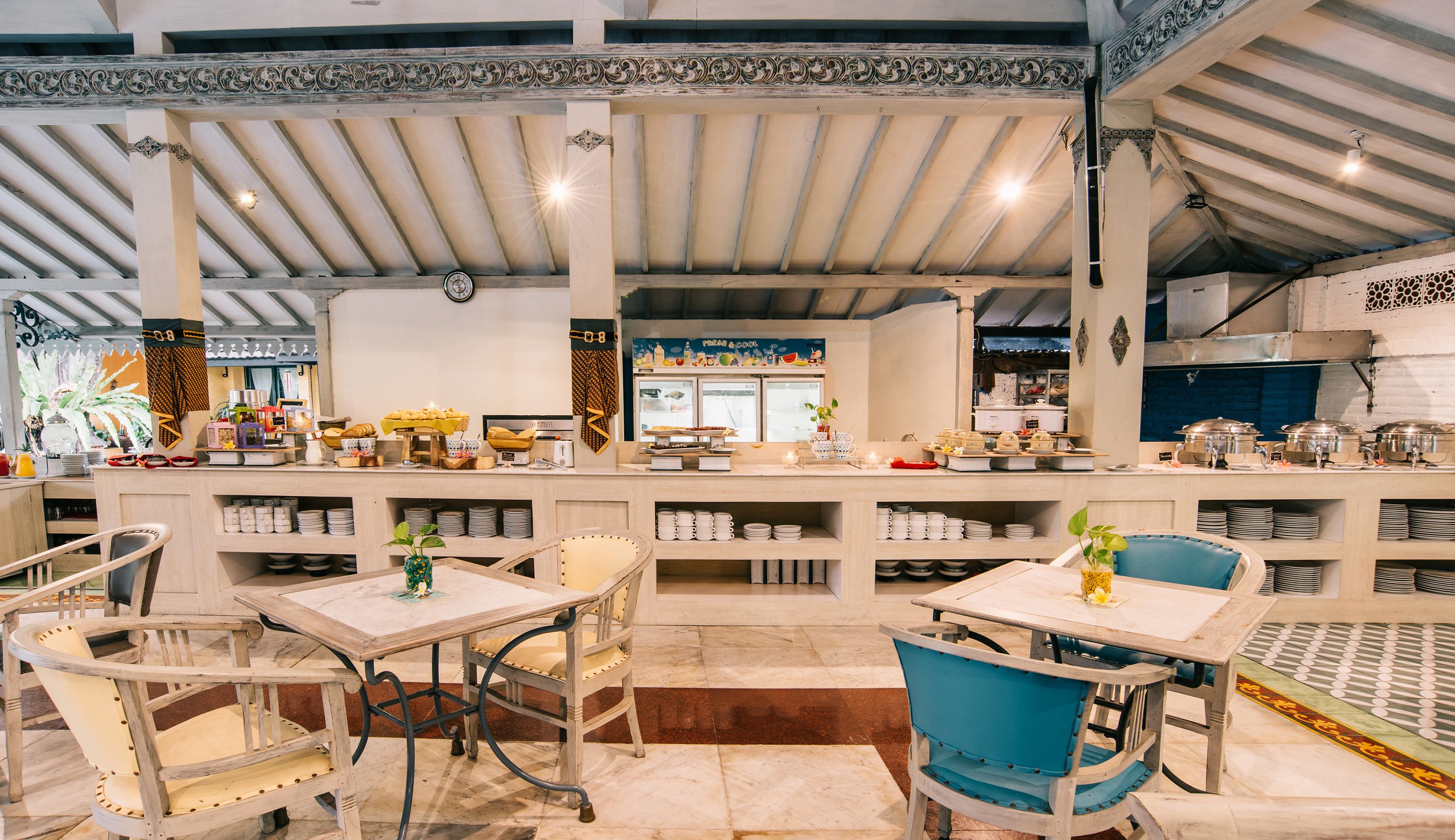 daily cooked-to-order breakfast for a fee