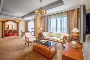 总统套房 (Aryaduta Suite) | 起居区 | 液晶电视