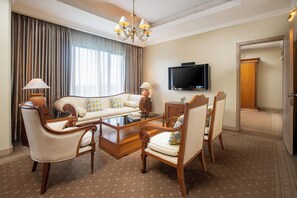 Suite presidencial (Aryaduta Suite) | Área de sala de estar | Televisión LCD 
