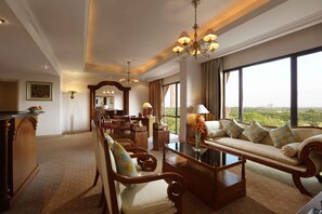 Aryaduta Suite | Pillowtop beds, in-room safe, desk, soundproofing