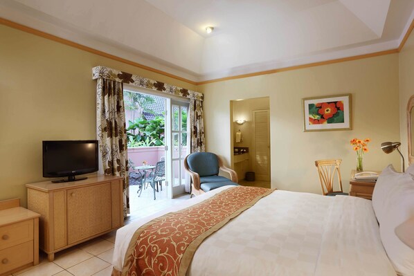Deluxe Villa | Pillowtop beds, in-room safe, desk, soundproofing