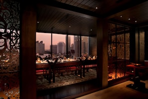5 restaurants, breakfast, lunch, dinner served; Malaysian cuisine