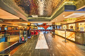 A spacious lobby with a central marble pathway, seating areas, and a reception desk. - Palms Hotel & Retreat By Palette London Romford (Hornchurch)