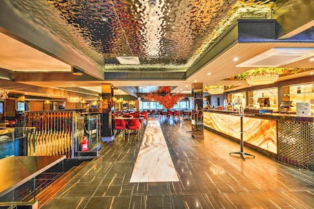 Bar (on property). Palms Hotel & Retreat By Palette London Romford
