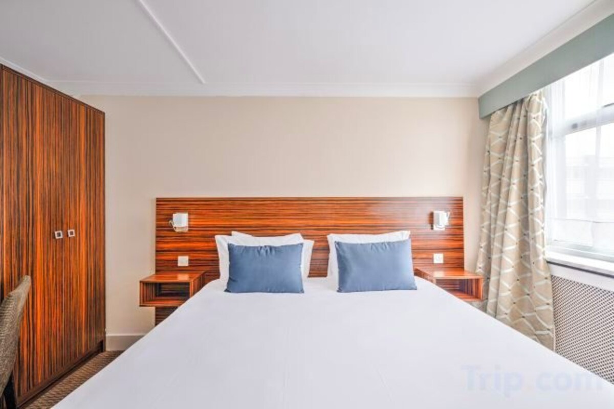 Desk, soundproofing, iron/ironing board (on request), free WiFi