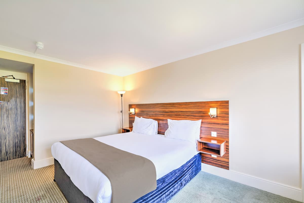 Bridal Suite | 1 bedroom, desk, soundproofing, iron/ironing board