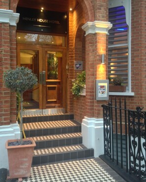 Exterior - Henley House Hotel (London)