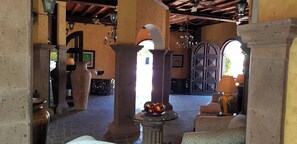 Khu tiếp khách ở sảnh