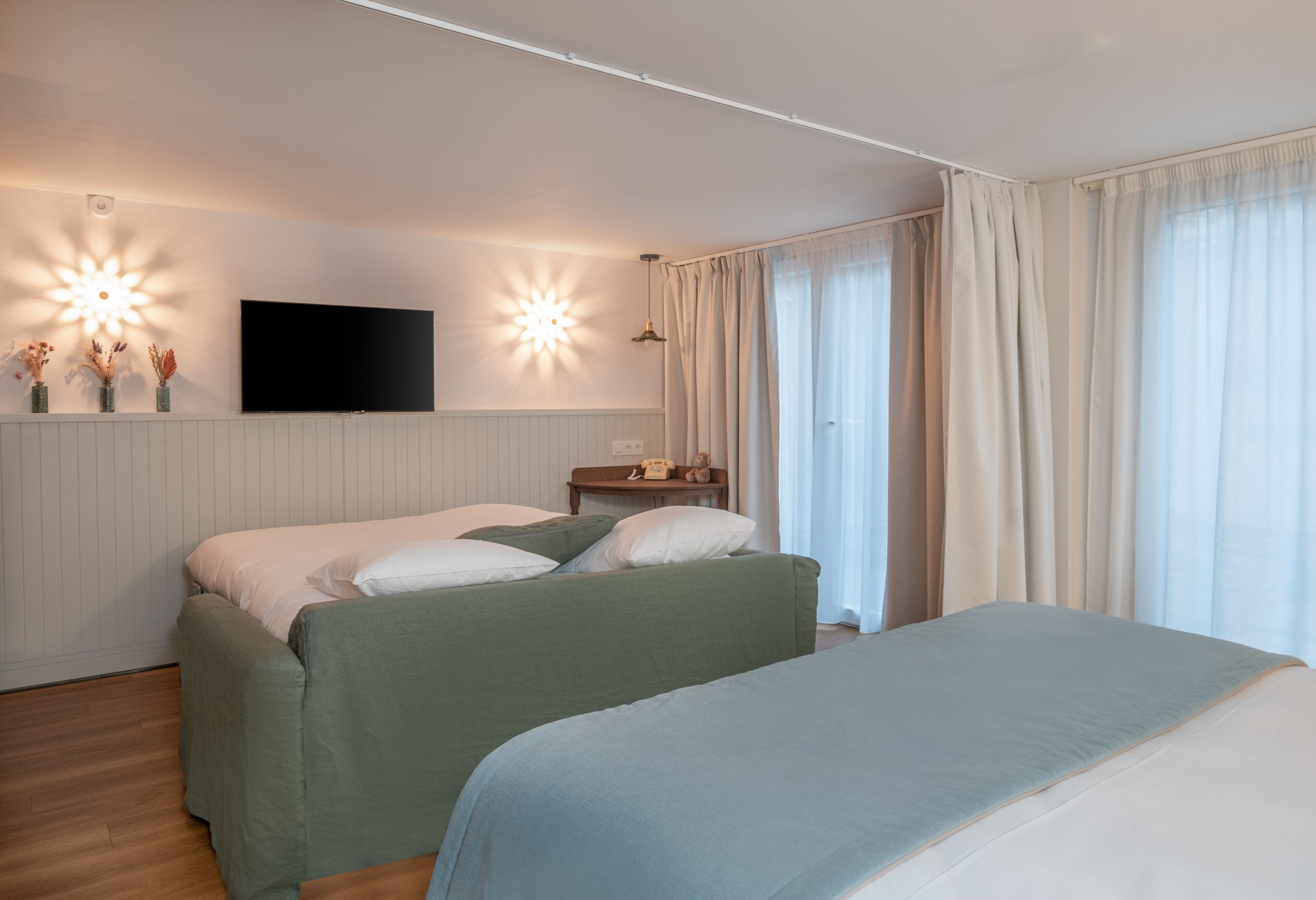 family room | living area | 30-inch flat-screen tv with cable channels, tv