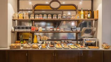 Se ofrece un desayuno bufé (17 EUR por persona)