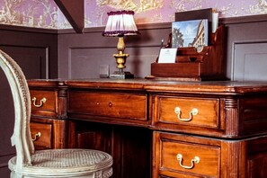 Junior Suite | Hypo-allergenic bedding, minibar, in-room safe, individually decorated