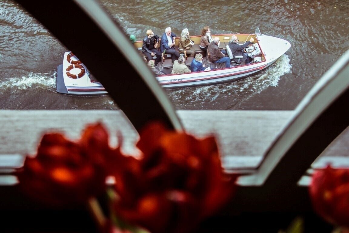 romantic room, canal view | property amenity