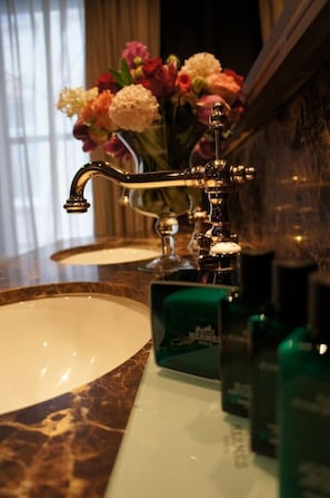 Experience refined comfort in this elegant bathroom, featuring a bathtub and ornate gold faucet.