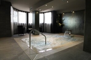 Indoor spa tub - Palladia Hotel (Toulouse)