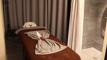 Behandelingskamers voor koppels, een sauna, een Turks bad/hammam