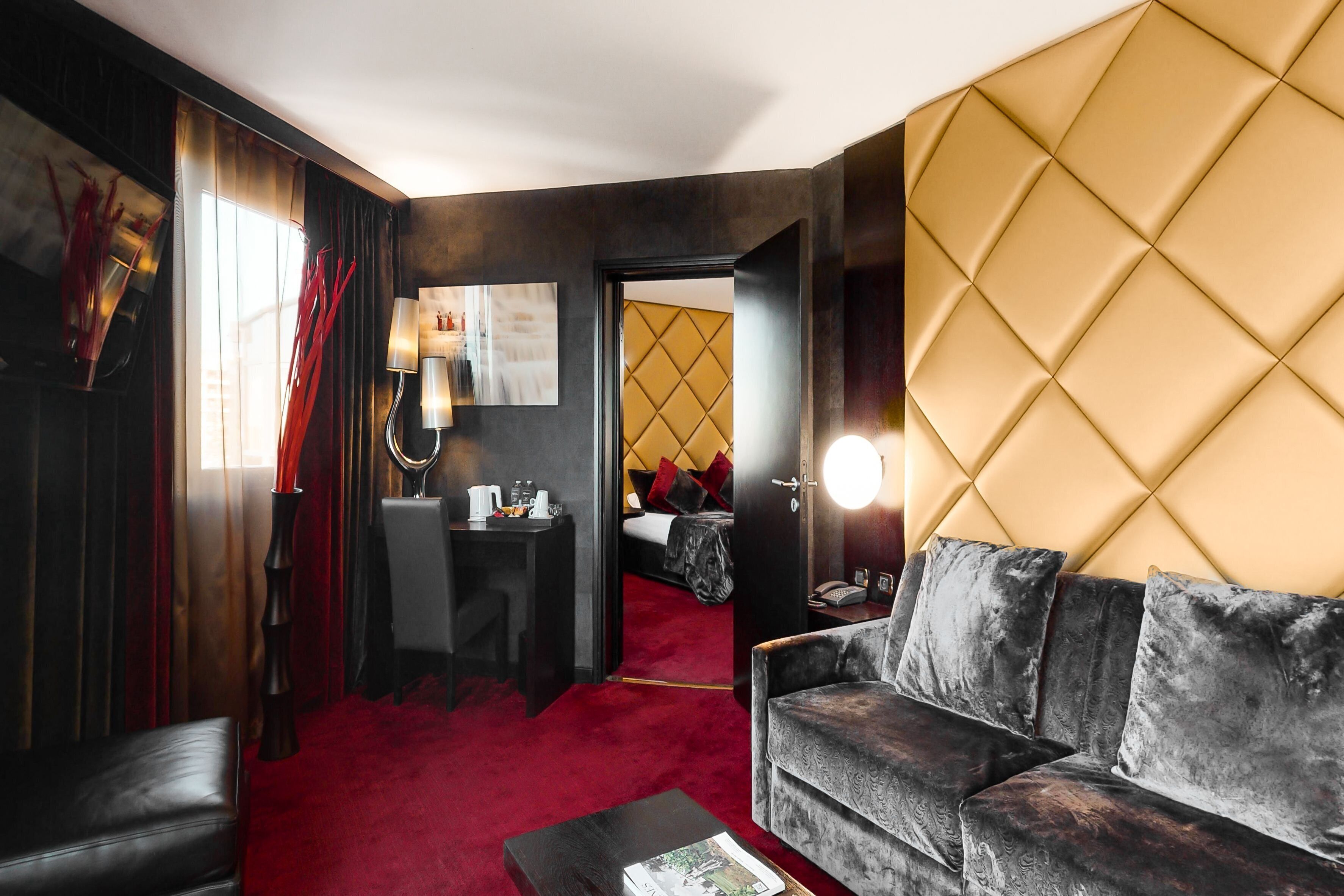 suite | premium bedding, in-room safe, desk, laptop workspace