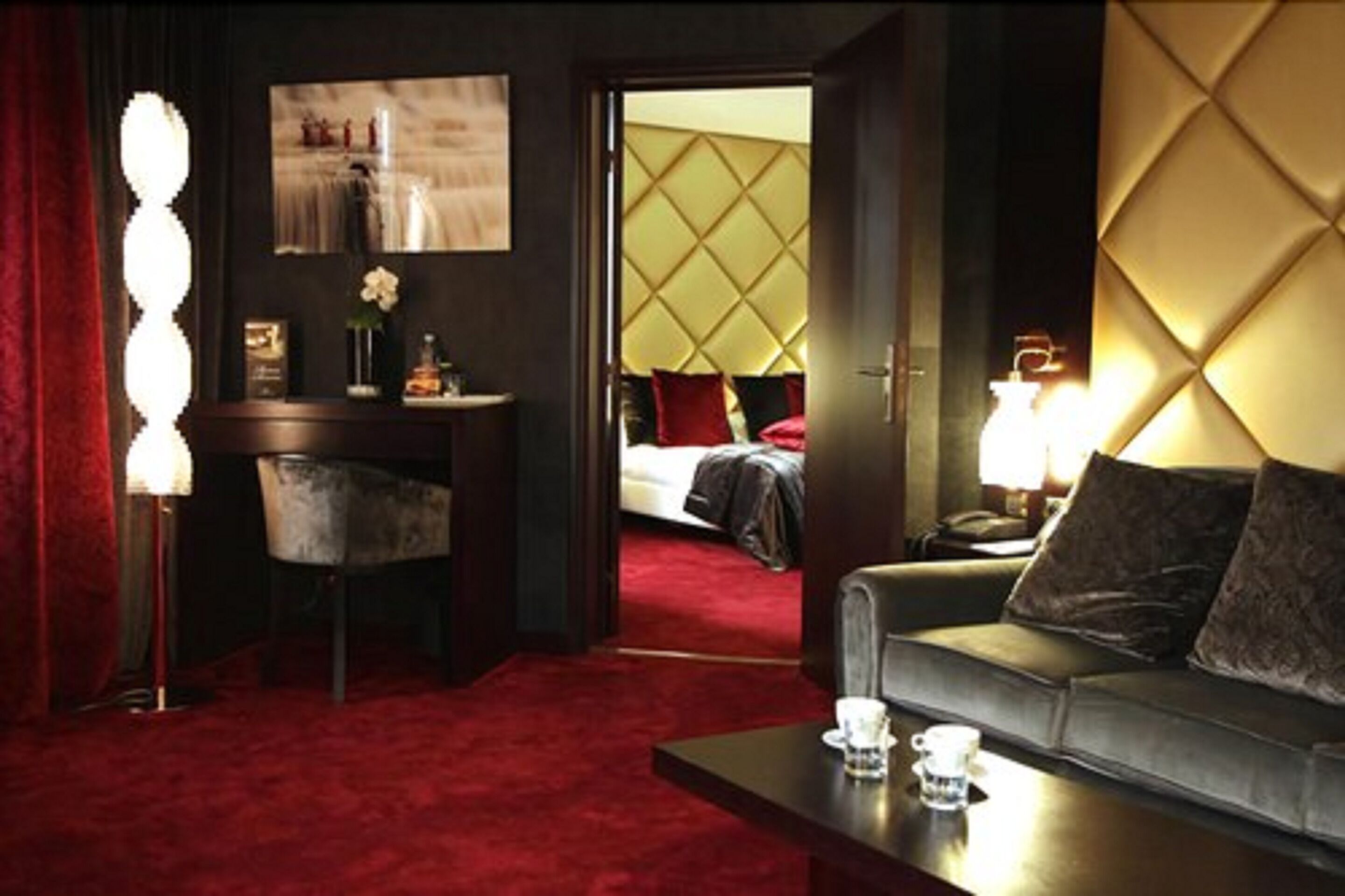 suite | living area | 40-inch lcd tv with satellite channels, tv